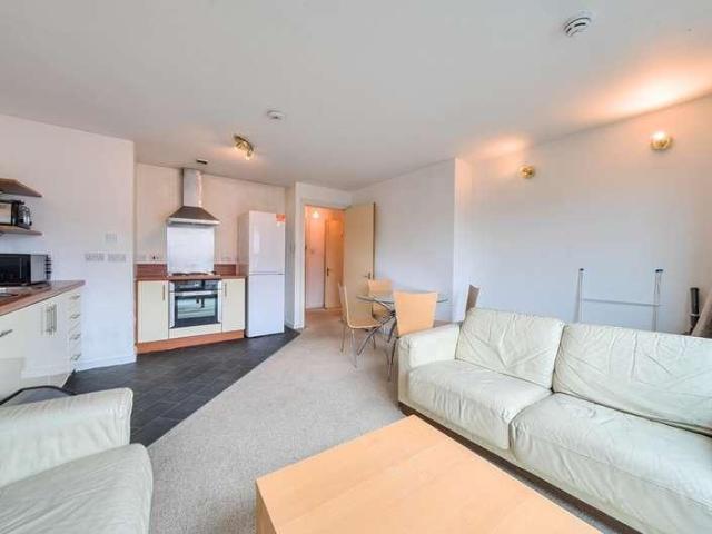 2 bed flat for sale