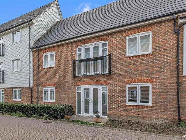 2 bed flat for sale