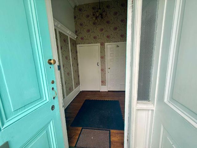2 bed flat for sale
