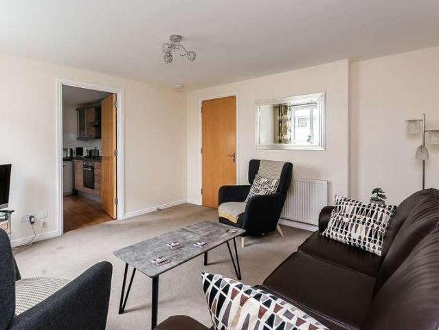2 bed flat for sale