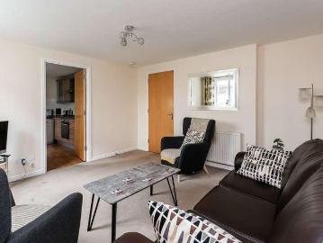 2 bed flat for sale