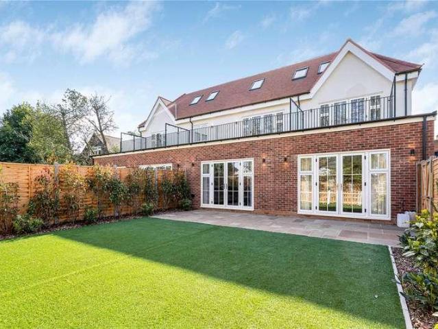 2 bed flat for sale