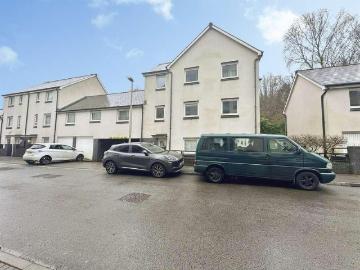 2 bed flat for sale