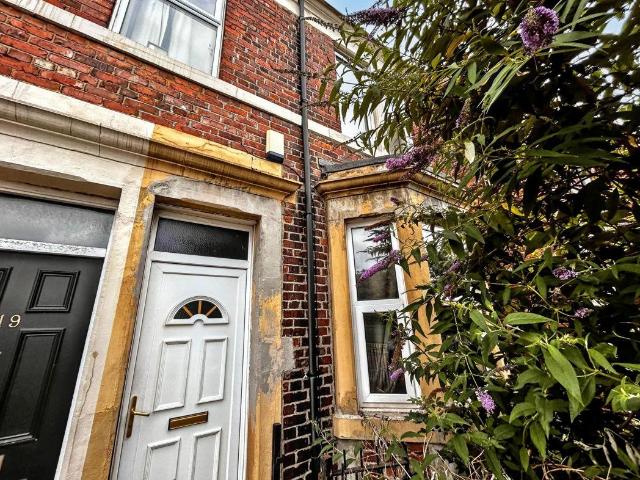 2 bed flat for sale