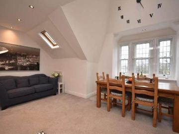 2 bed flat for sale