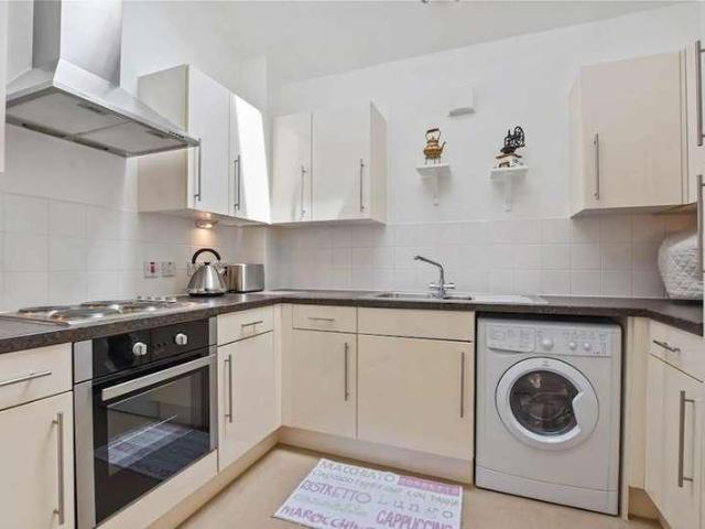 2 bed flat for sale