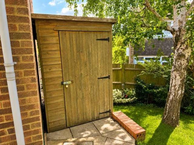 2 bed flat for sale