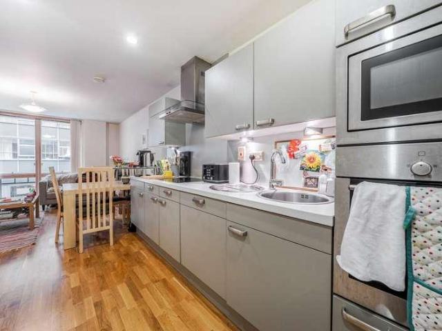2 bed flat for sale