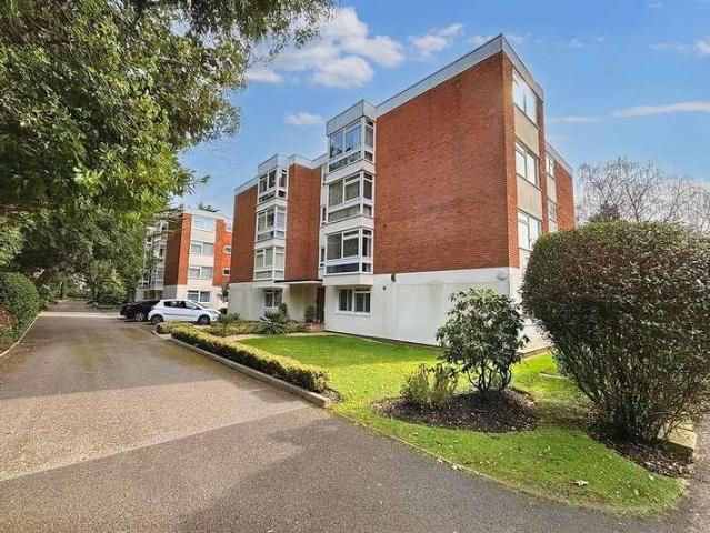 2 bed flat for sale