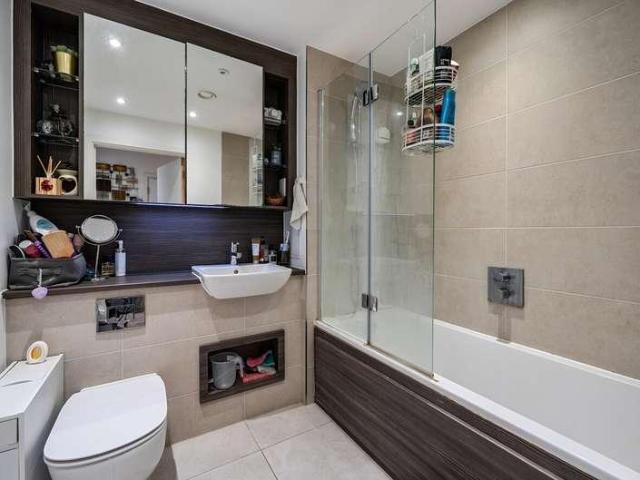 2 bed flat for sale