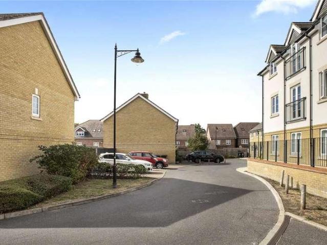 2 bed flat for sale