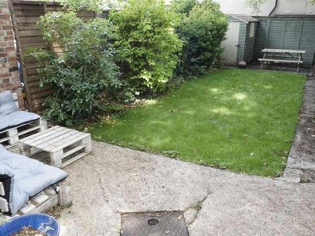2 bed flat for sale