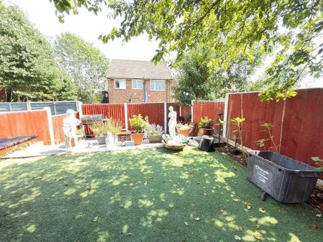 2 bed flat for sale