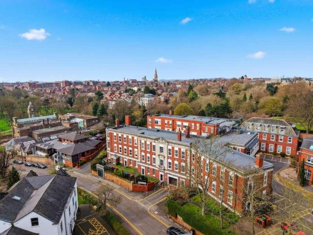 2 bed flat for sale