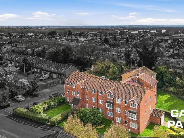 2 bed flat for sale