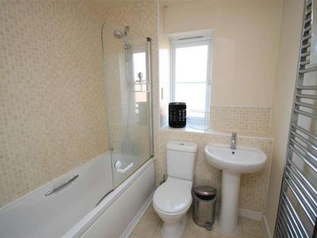 2 bed flat for sale