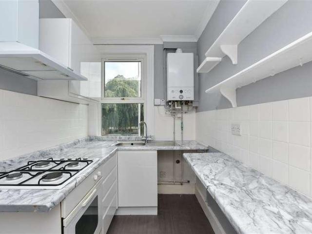 2 bed flat for sale