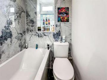 2 bed flat for sale