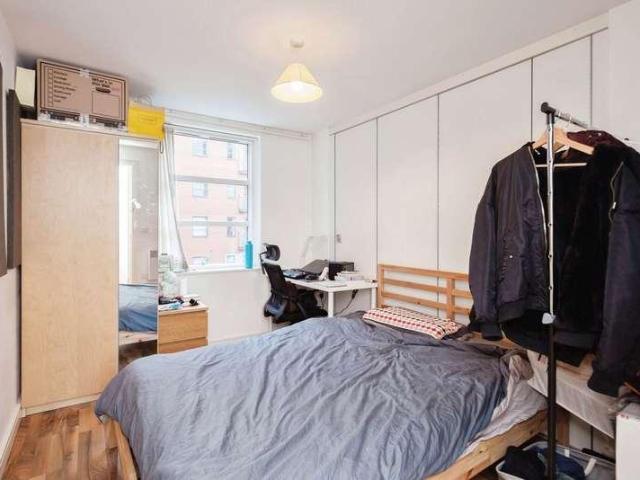 2 bed flat for sale