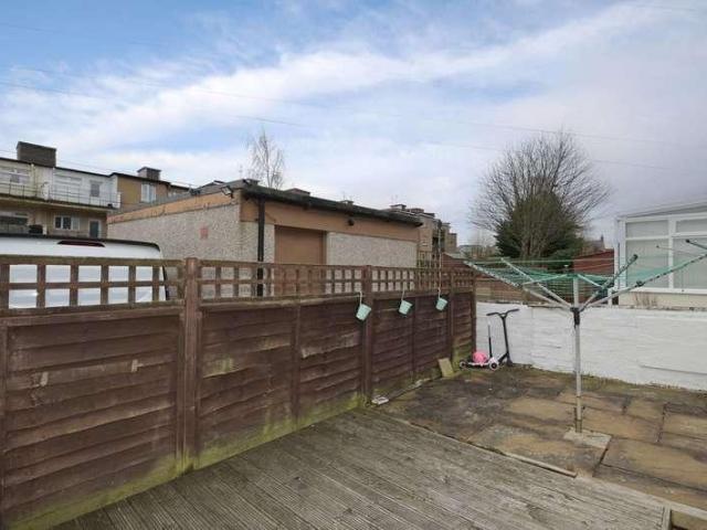 2 bed flat for sale