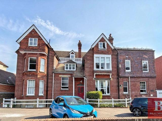 2 bed flat for sale