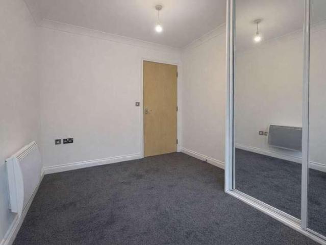 2 bed flat for sale