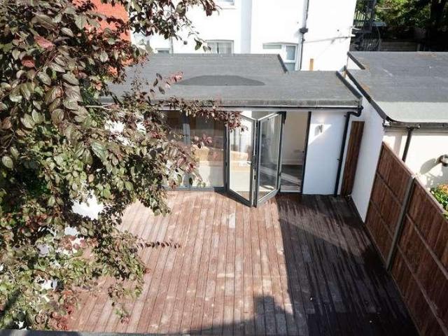 2 bed flat for sale