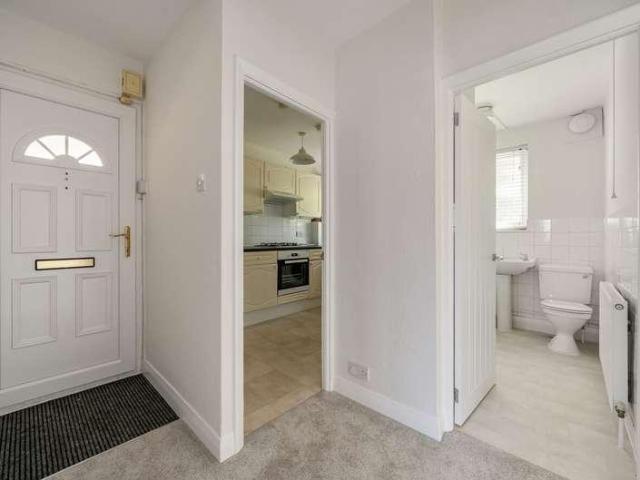 2 bed flat for sale