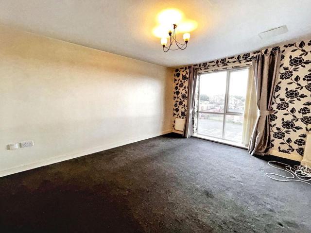 2 bed flat for sale