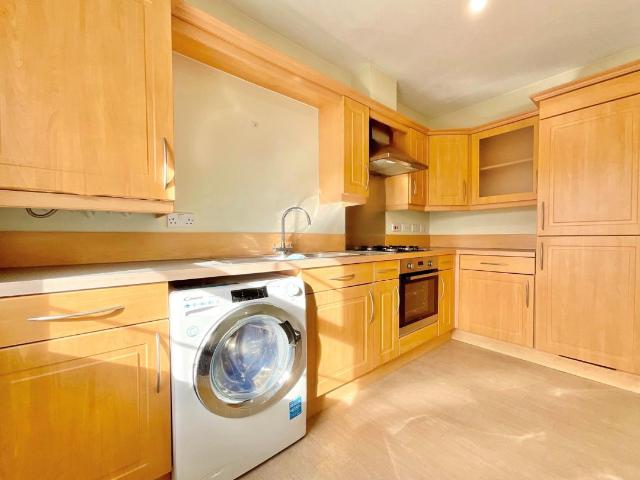 2 bed flat for sale