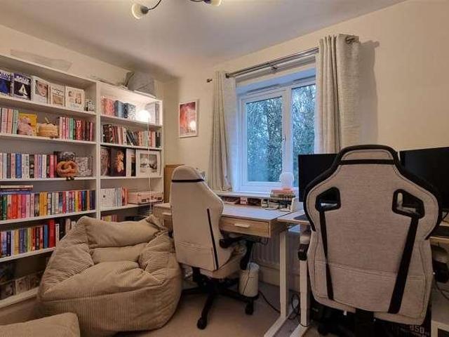 2 bed flat for sale