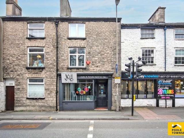 2 bed flat for sale