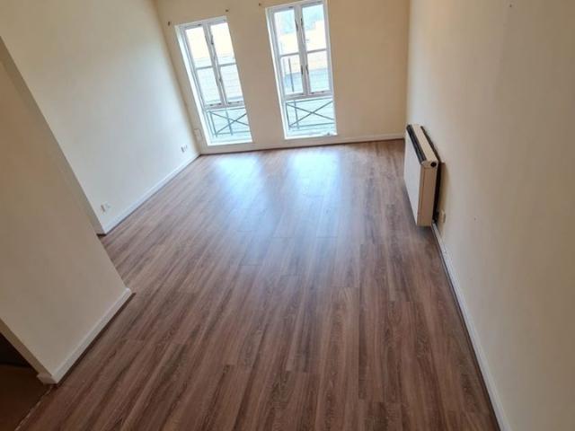 2 Bed Flat, Forsythia Close, IG1