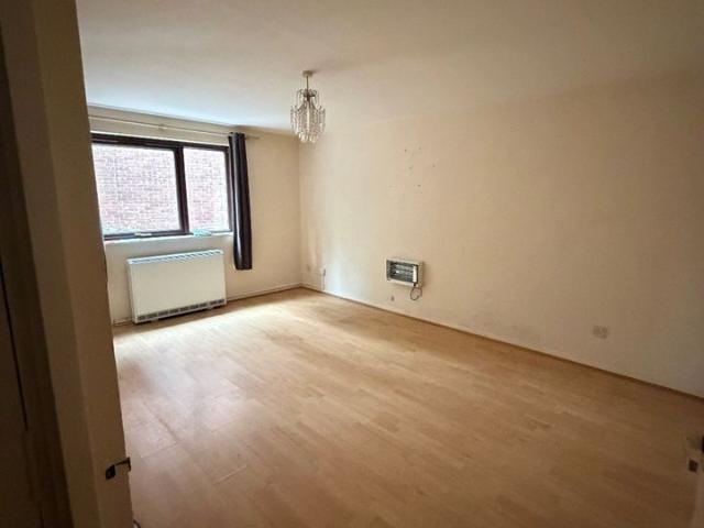 2 Bed Flat, Gurney Close, IG11