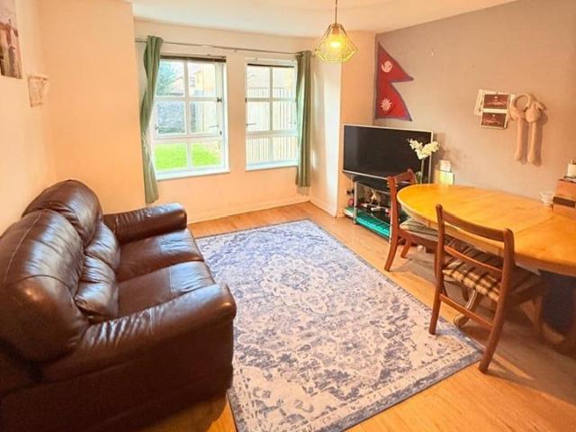 2 Bed Flat, Gilmerton Place, EH17