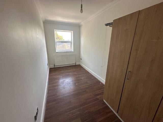 2 Bed Flat, Green Lane, IG3