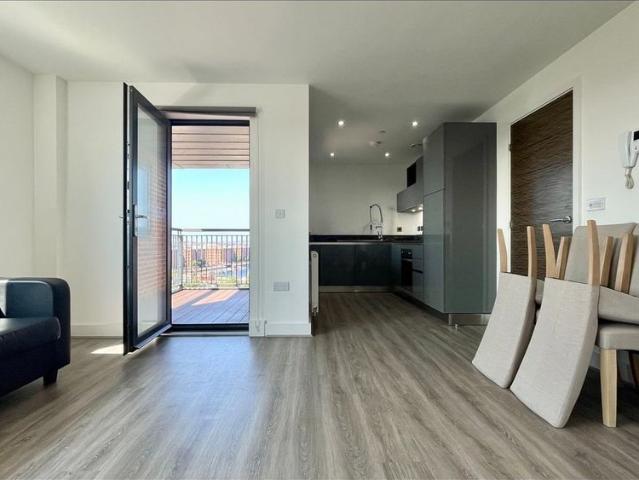 2 Bed Flat, Hurst St, L1