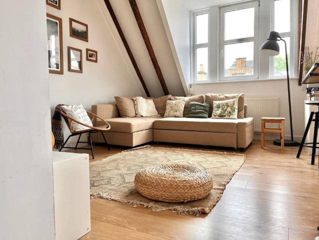 2 Bed Flat, Hartington Place, EH10