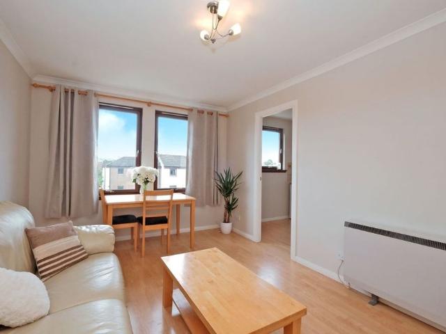 2 Bed Flat, Headland Court, AB10