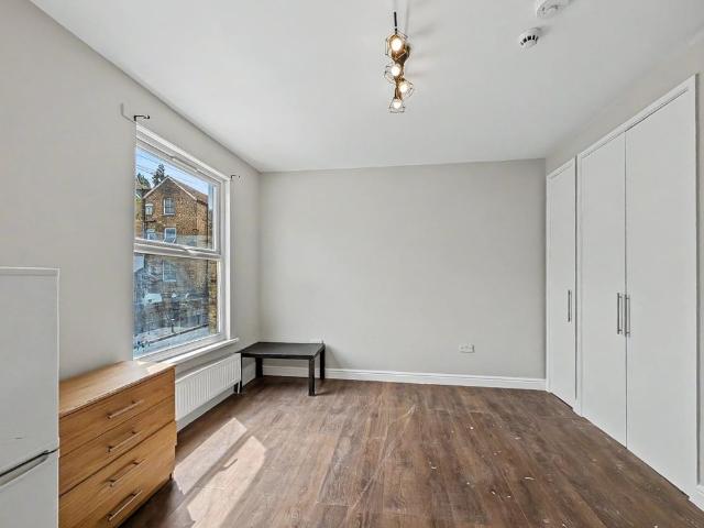 2 Bed Flat, Hermitage Road, N4