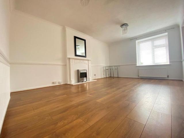 2 Bed Flat, Heron Grove, LS17