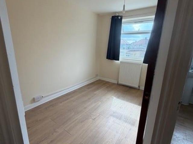 2 Bed Flat, Hibernia Road, TW3