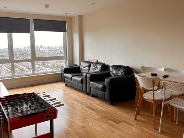 2 Bed Flat, High Street, IG1