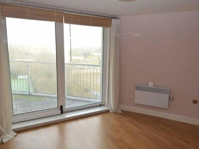2 Bed Flat, Holland Gardens, TW8