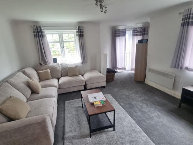 2 bed flat in Morrotown