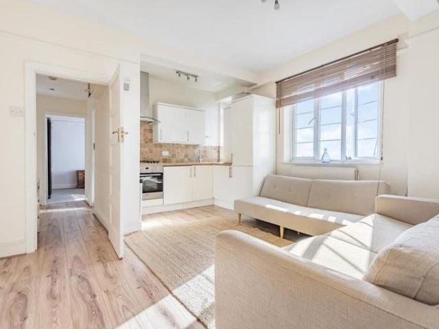 2 Bed Flat in Acton