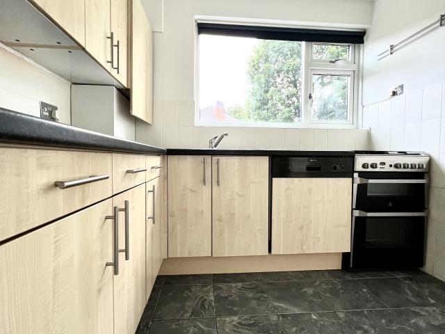2 bed Flat in Brackley Court, 30 Southend Road, Beckenham, BR3 5AN