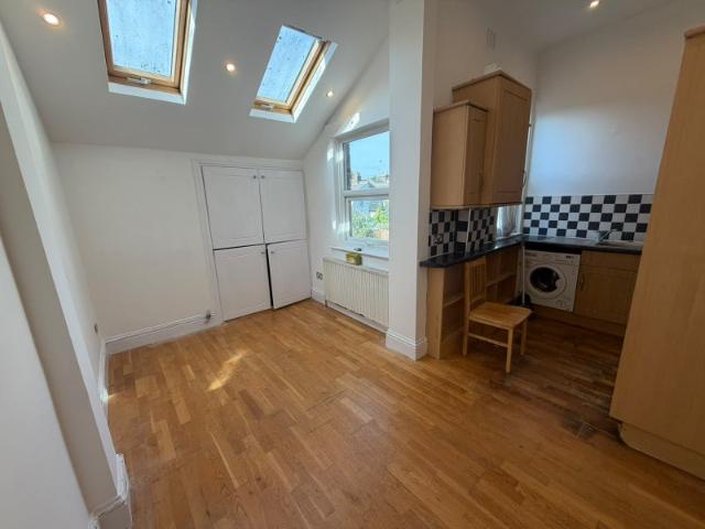 2 Bed Flat in Enfield – All Bills Included !