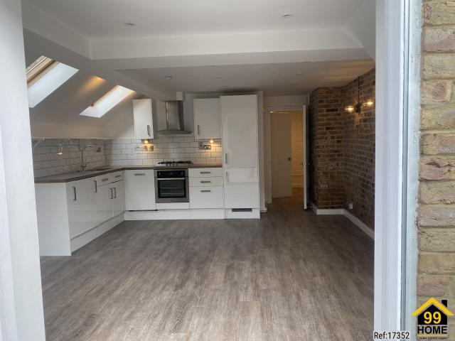 2 bed Flat in Gilstead Road Fulham, London, SW6 2LG
