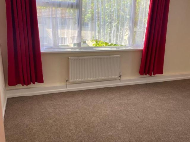 2 bed Flat in Great Burton House Kennington, Ashford, TN24 9DY
